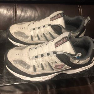 Size 7 mens skechers.